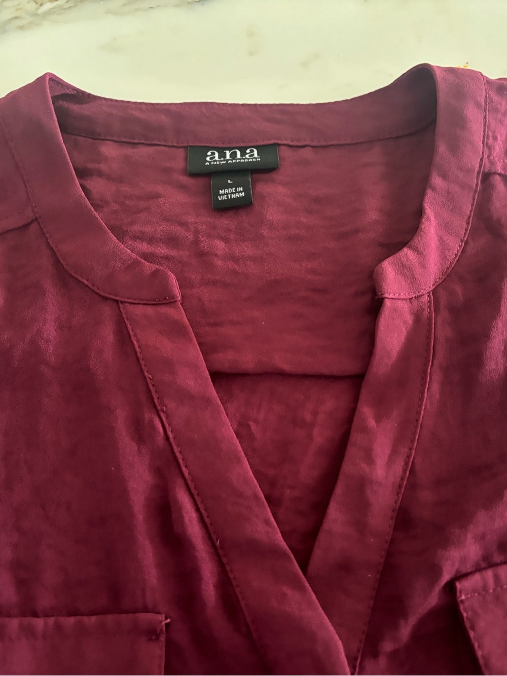 a.n.a Scoop V-Neck Top in Burgundy